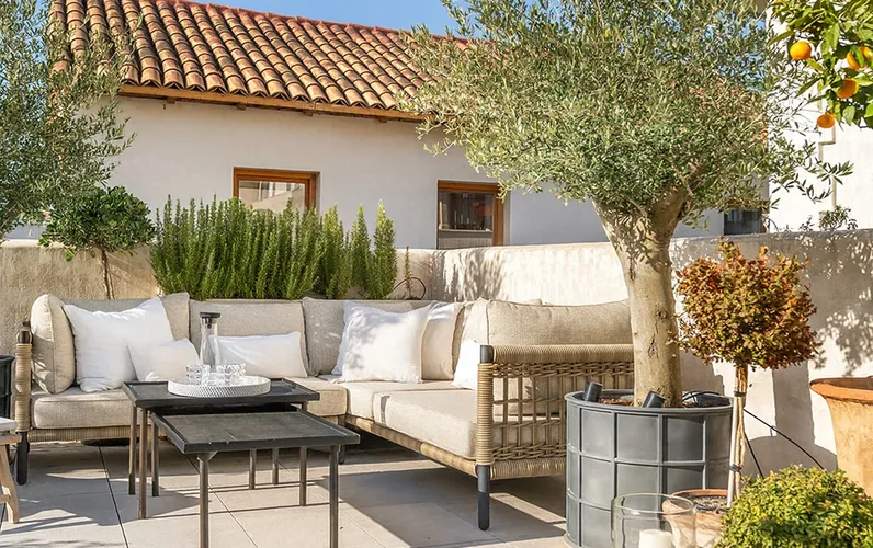 Stilvolle Residenz mit Terrasse und Parkplatz in renoviertem Stadtpalast