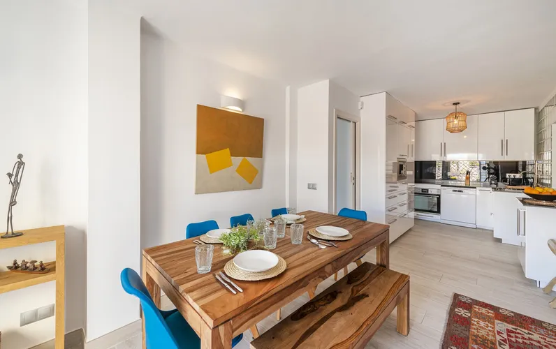 Элегантность и комфорт, светлая квартира в Санта-Каталине