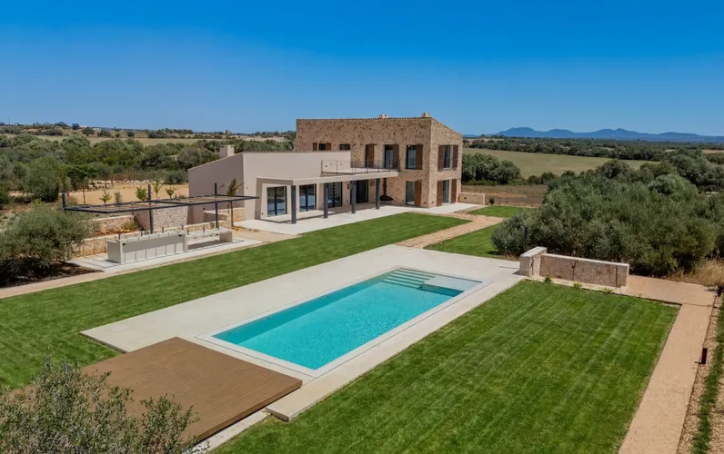 Elegante High-End-Finca mit beeindruckender Architektur