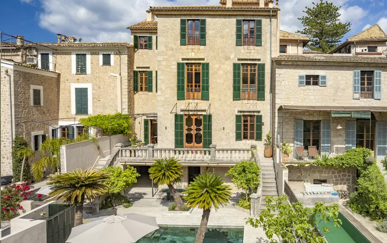 Chef-d'œuvre moderniste au cœur de Sóller avec licence ETV - Une fusion entre le charme historique et le luxe contemporain