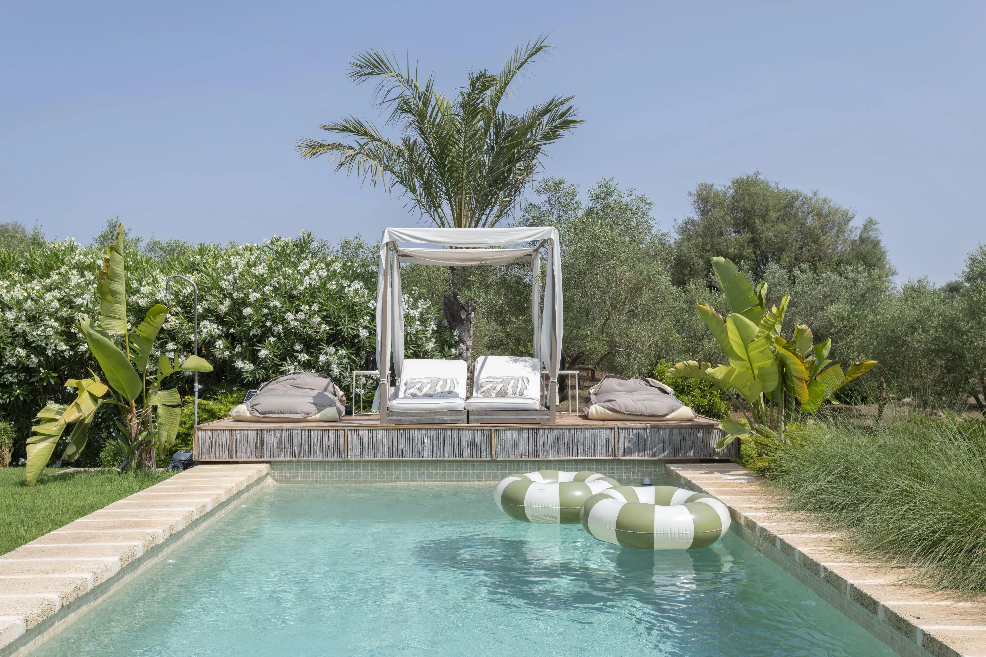 Encantadora finca renovada i completament moblada, amb llicència ETV, llista per entrar a viure i amb piscina-2