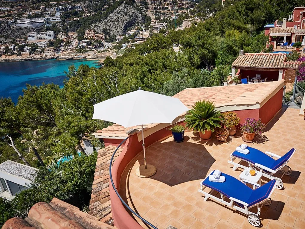 Vakantiehuis bestaande uit twee appartementen met uitzicht op zee en vakantieverhuur licentie-9