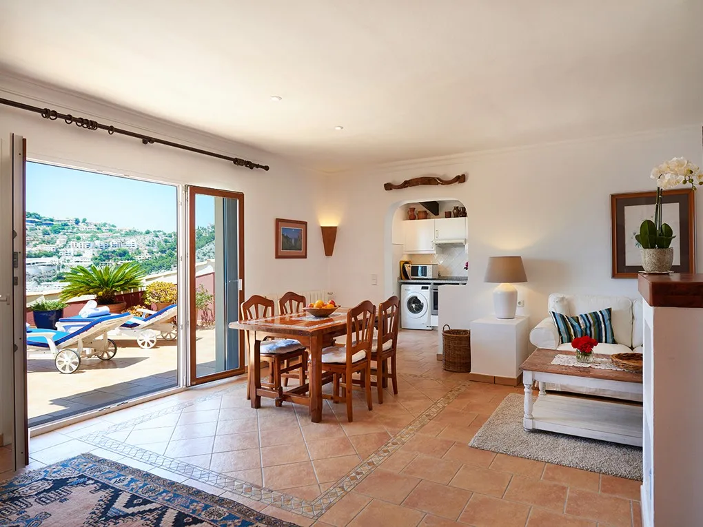 Vakantiehuis bestaande uit twee appartementen met uitzicht op zee en vakantieverhuur licentie-5