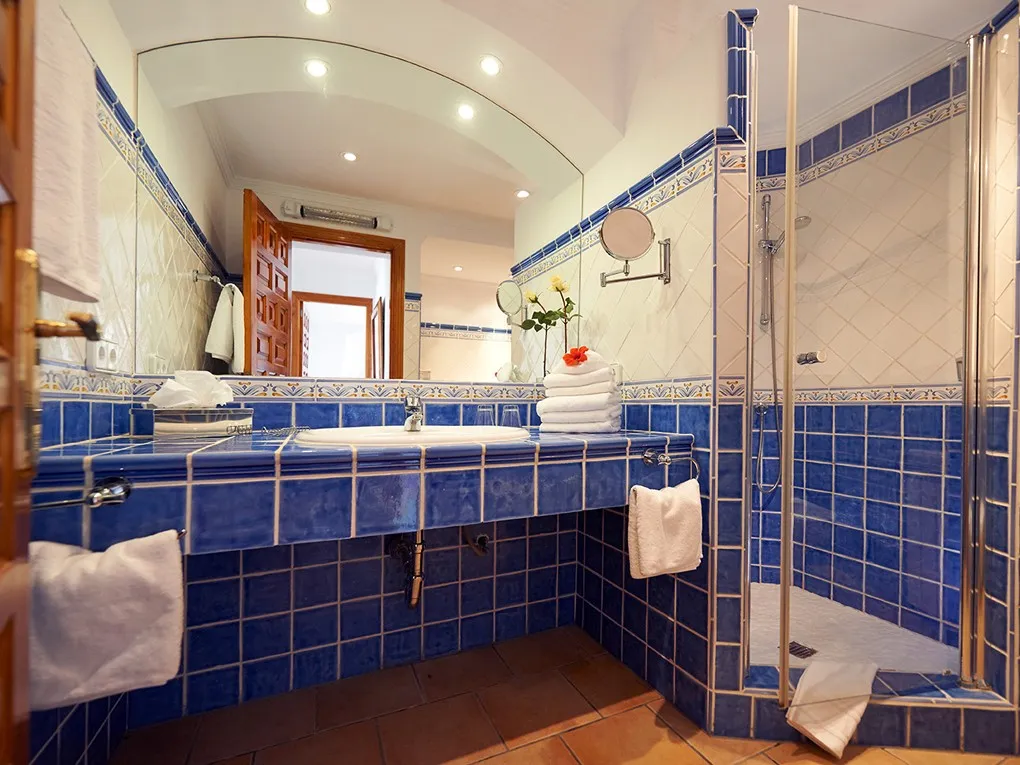 Vakantiehuis bestaande uit twee appartementen met uitzicht op zee en vakantieverhuur licentie-23