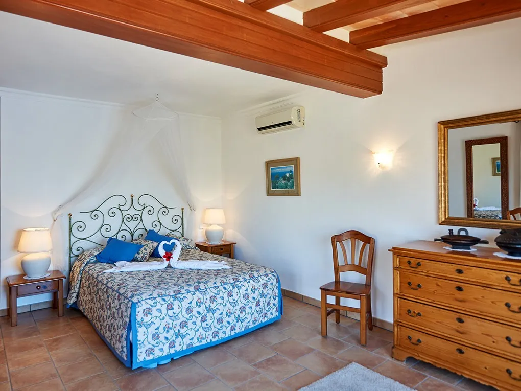 Vakantiehuis bestaande uit twee appartementen met uitzicht op zee en vakantieverhuur licentie-10