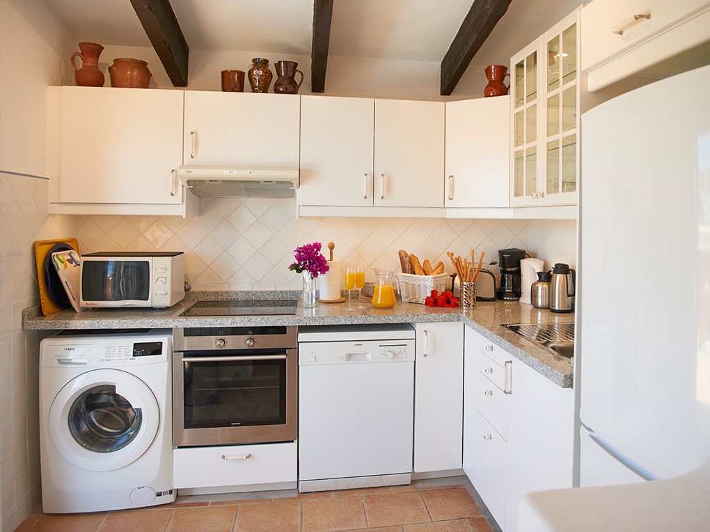 Holiday home consisting of two apartments with sea views and holiday rental licence-9
