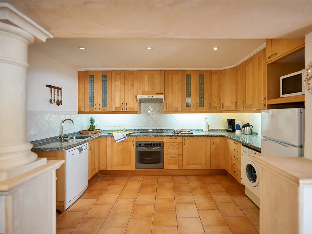 Semesterhus bestående av två lägenheter med havsutsikt och tillstånd för semesteruthyrning-19