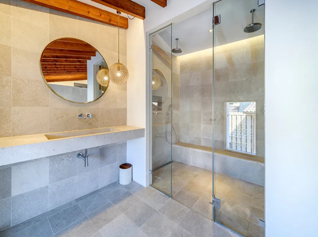 Volledig gerenoveerd dorpshuis met binnenplaats en privézwembad-22