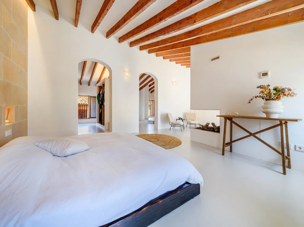 Volledig gerenoveerd dorpshuis met binnenplaats en privézwembad-10