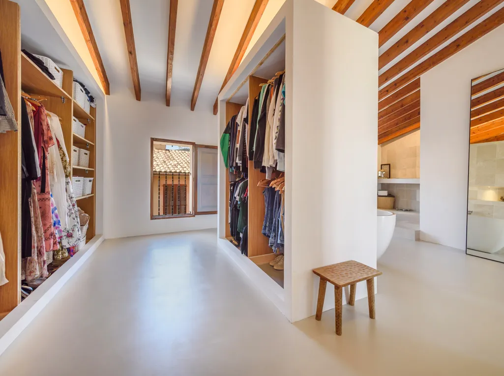 Volledig gerenoveerd dorpshuis met binnenplaats en privézwembad-19