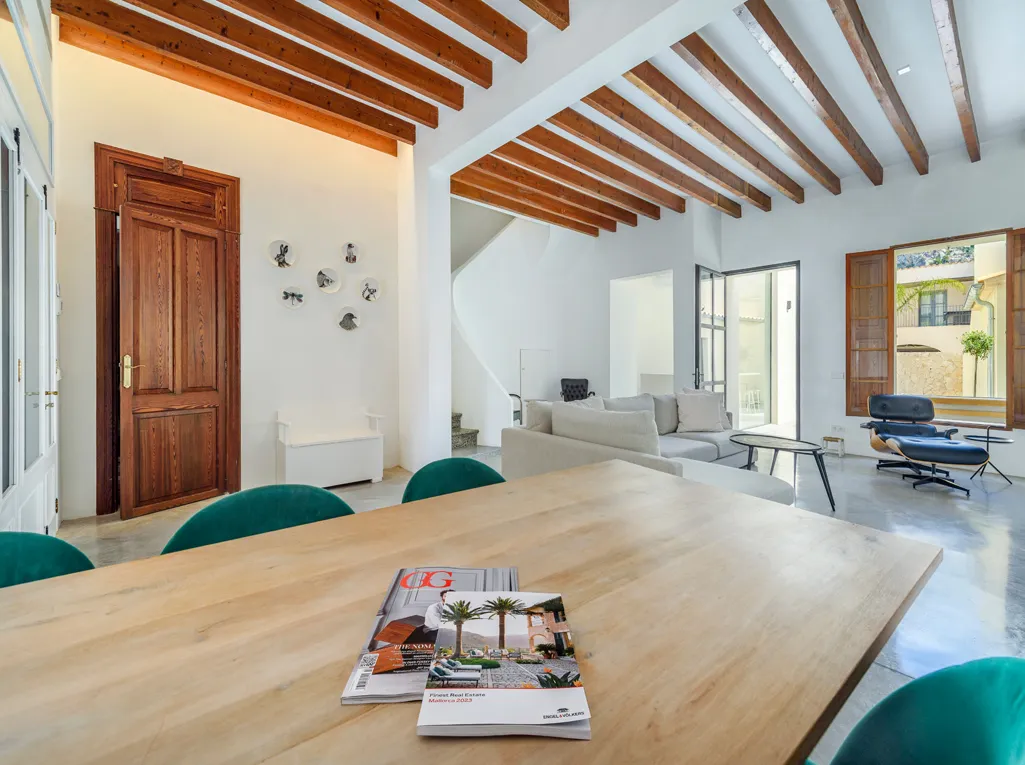 Volledig gerenoveerd dorpshuis met binnenplaats en privézwembad-5