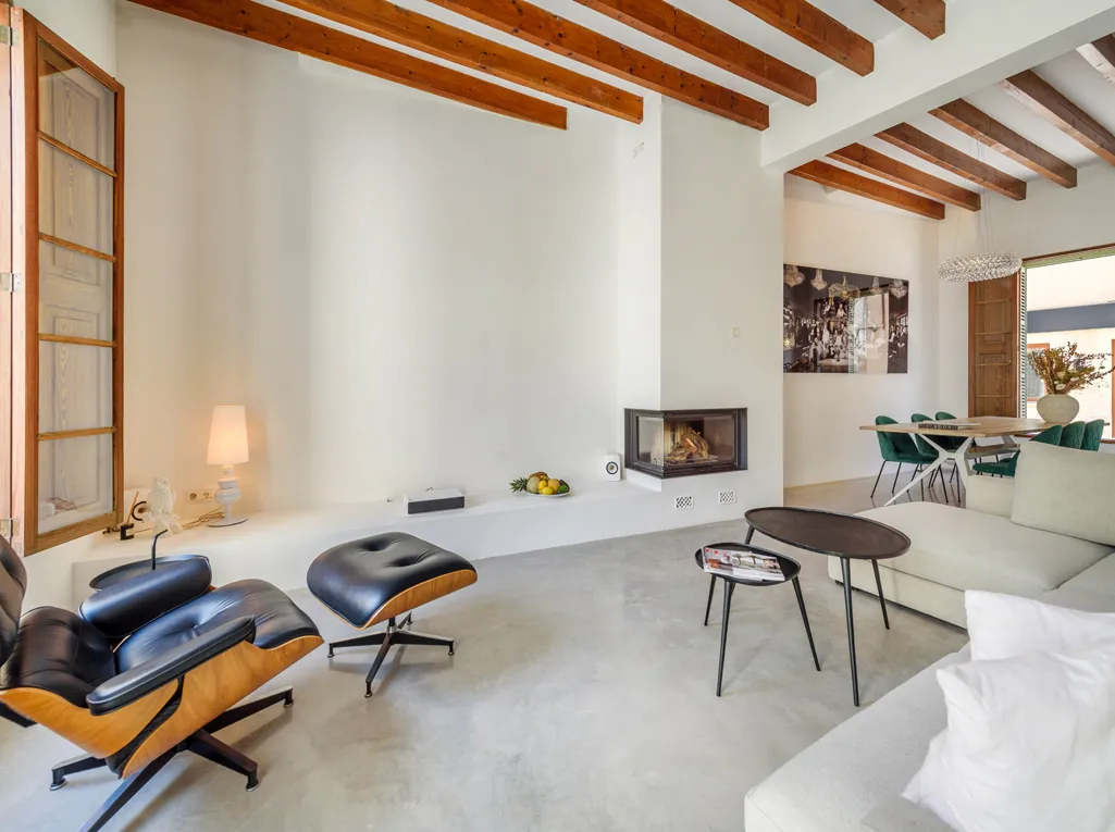 Volledig gerenoveerd dorpshuis met binnenplaats en privézwembad-6