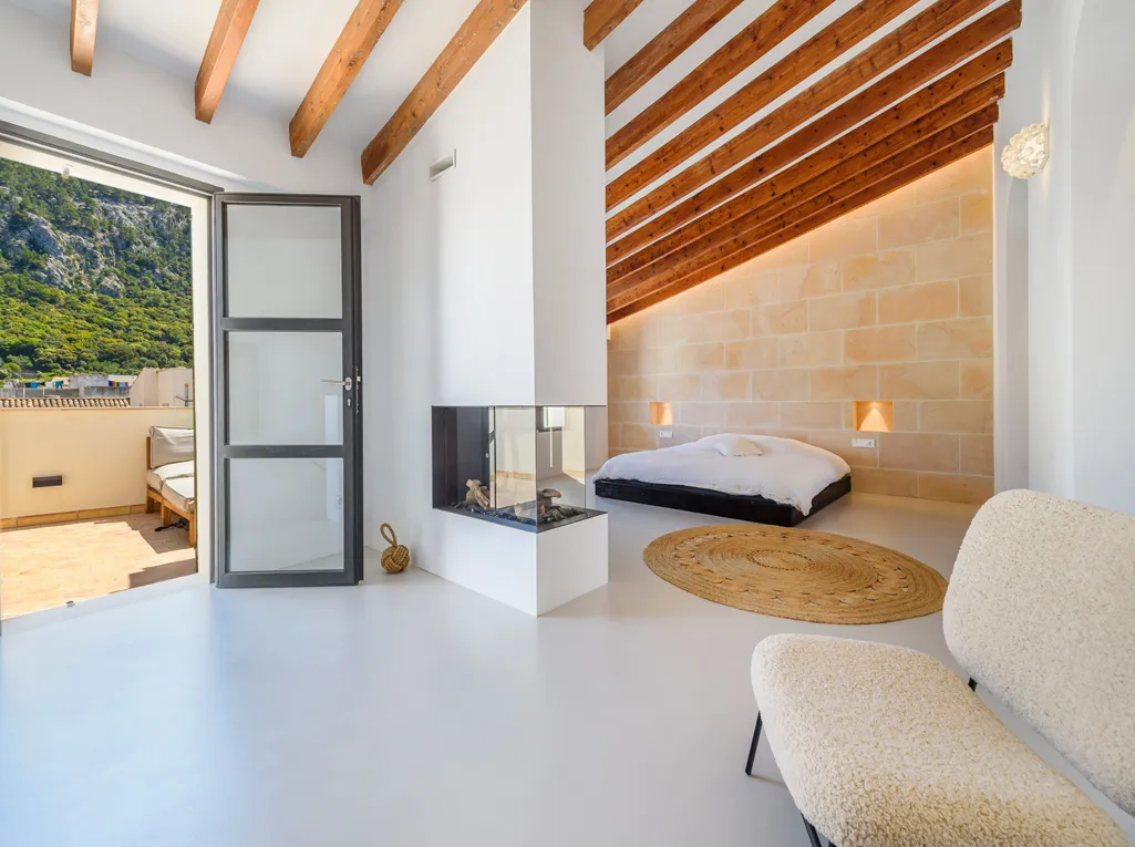 Volledig gerenoveerd dorpshuis met binnenplaats en privézwembad-23