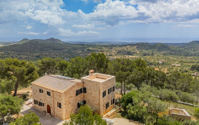 Finca with spectacular sea views in unique nature at the foot of Castell de Santueri