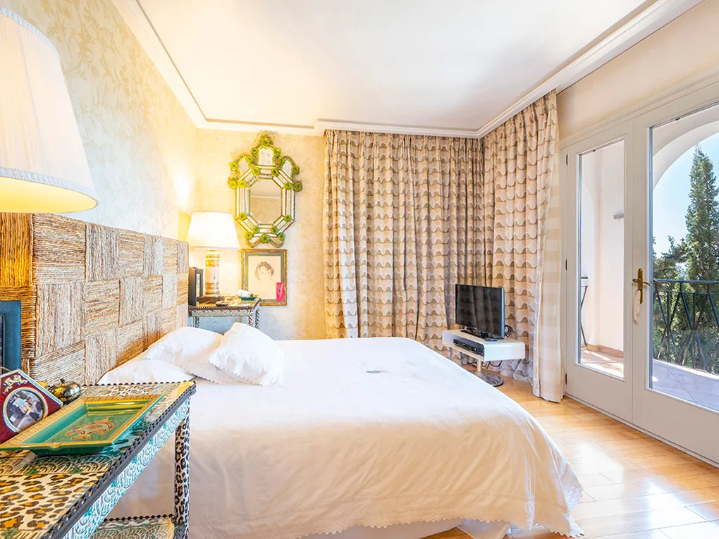 Eksklusiv ejendom med fantastisk havudsigt-9