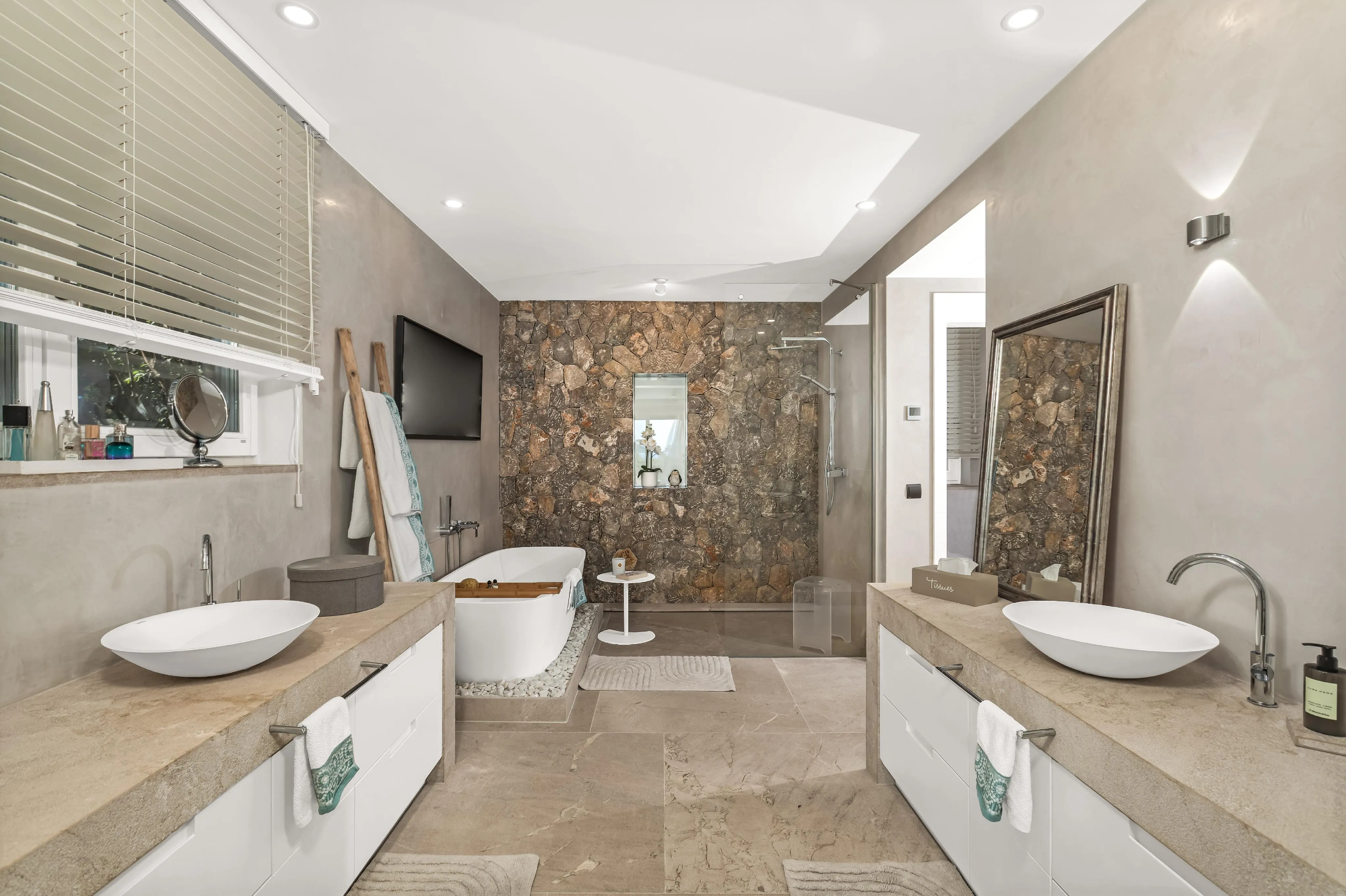 Villa con fantásticas vistas al mar en ubicación privilegiada en Bendinat-14