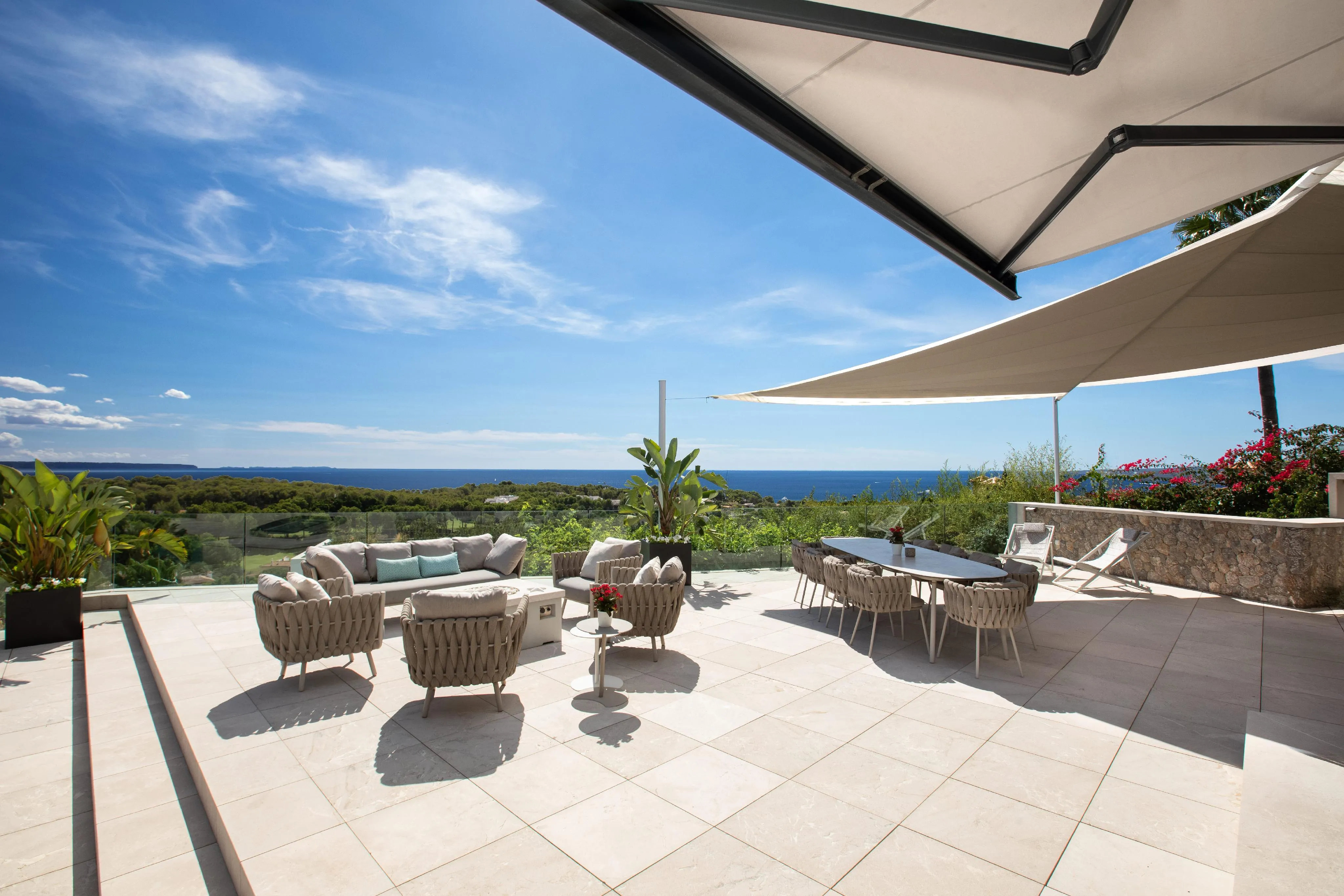 Villa with fantastic sea view in top location in Bendinat-3