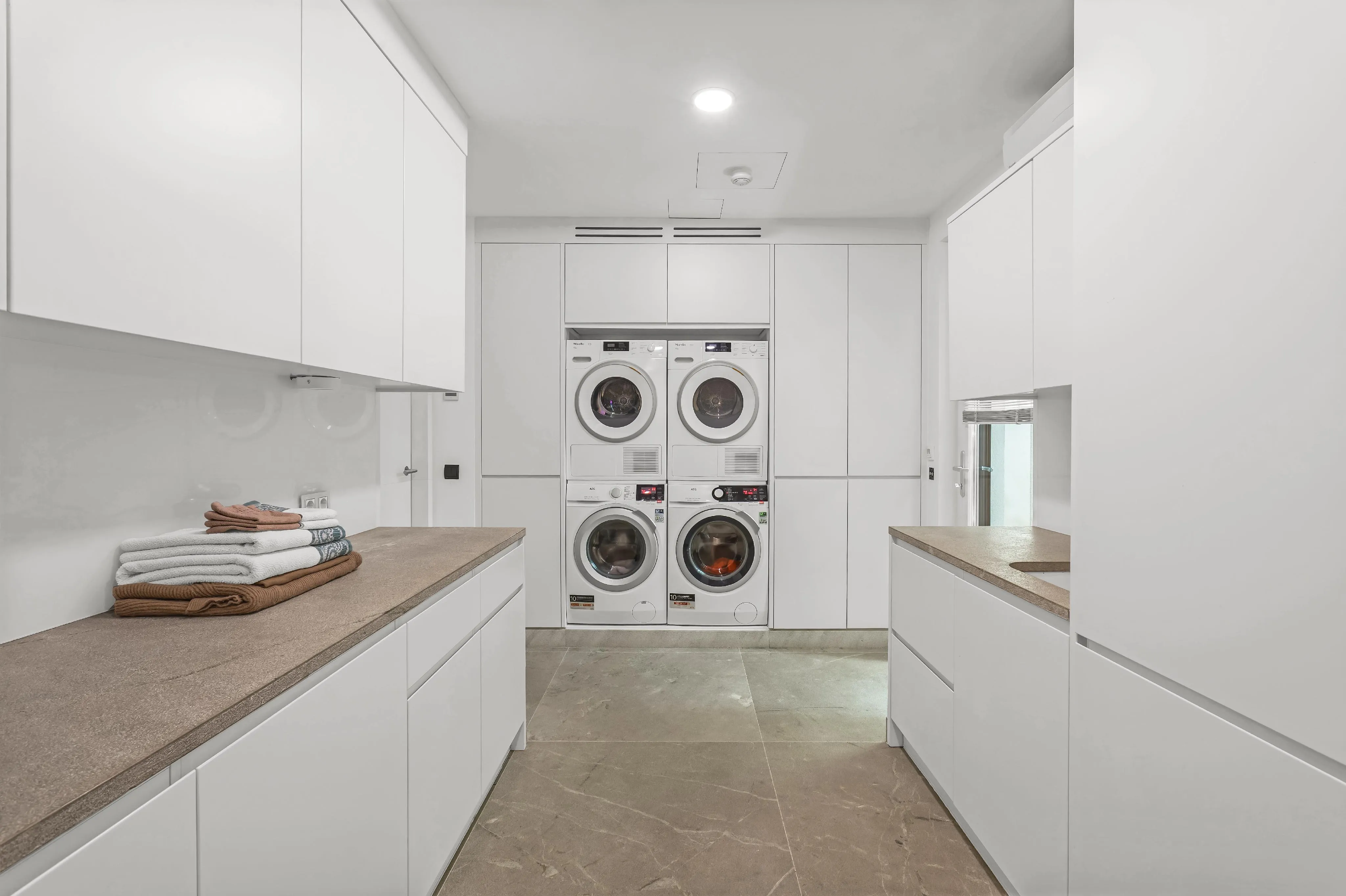 Villa con fantásticas vistas al mar en ubicación privilegiada en Bendinat-22