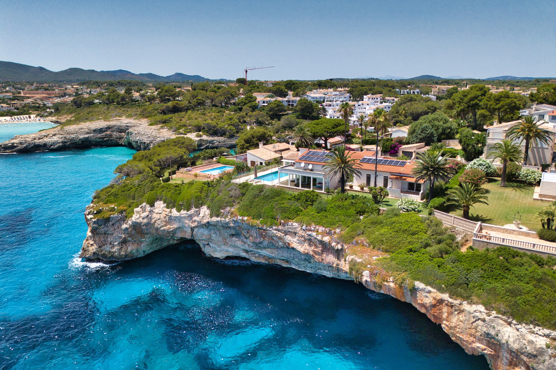 Villa en bord de mer, offrant une intimité totale et située à proximité d'une plage de sable