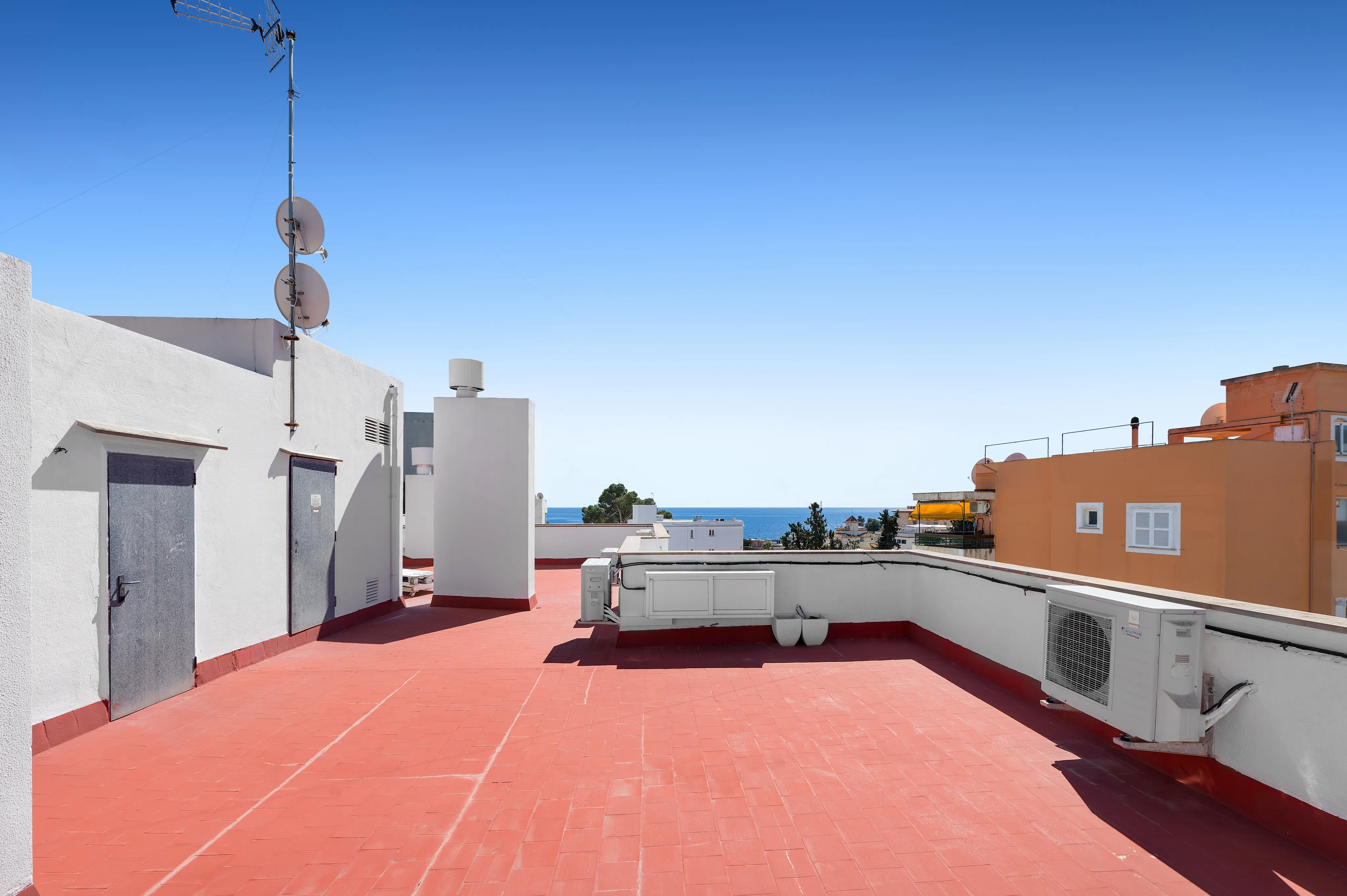 Stilfullt renoverad lägenhet nära hamnen i Cala Nova-15