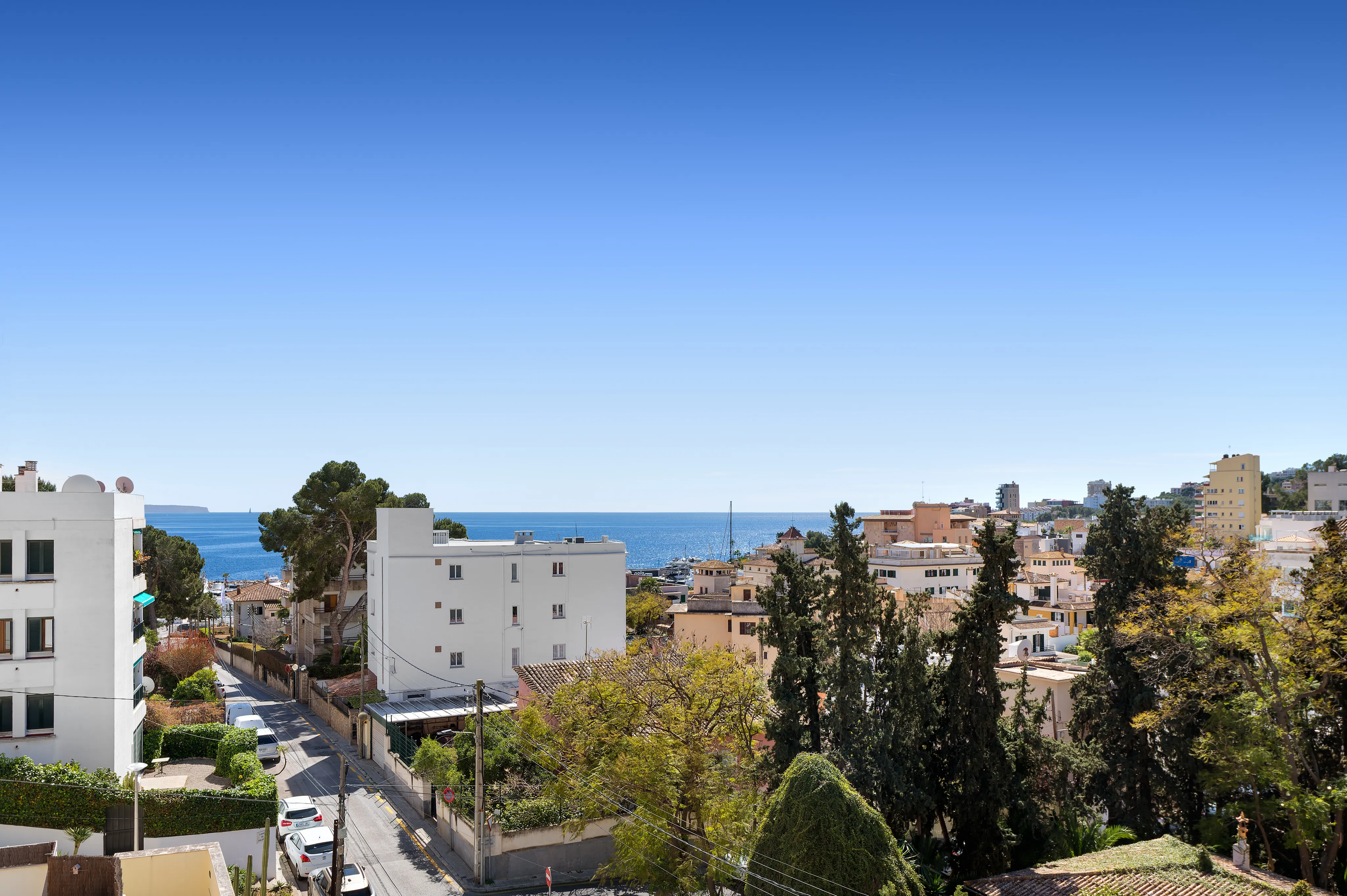 Stilfullt renoverad lägenhet nära hamnen i Cala Nova-16