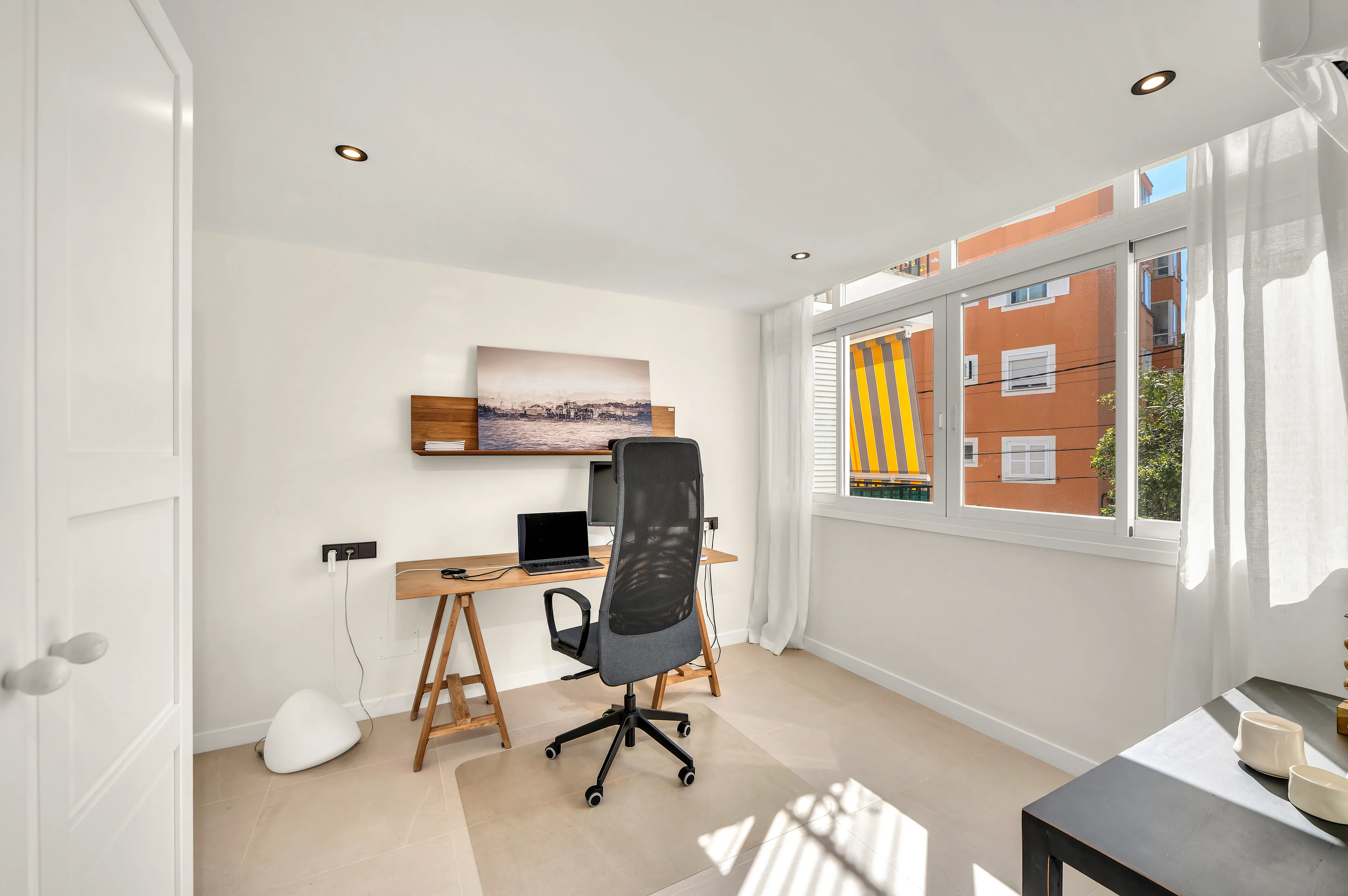 Stilfullt renoverad lägenhet nära hamnen i Cala Nova-12