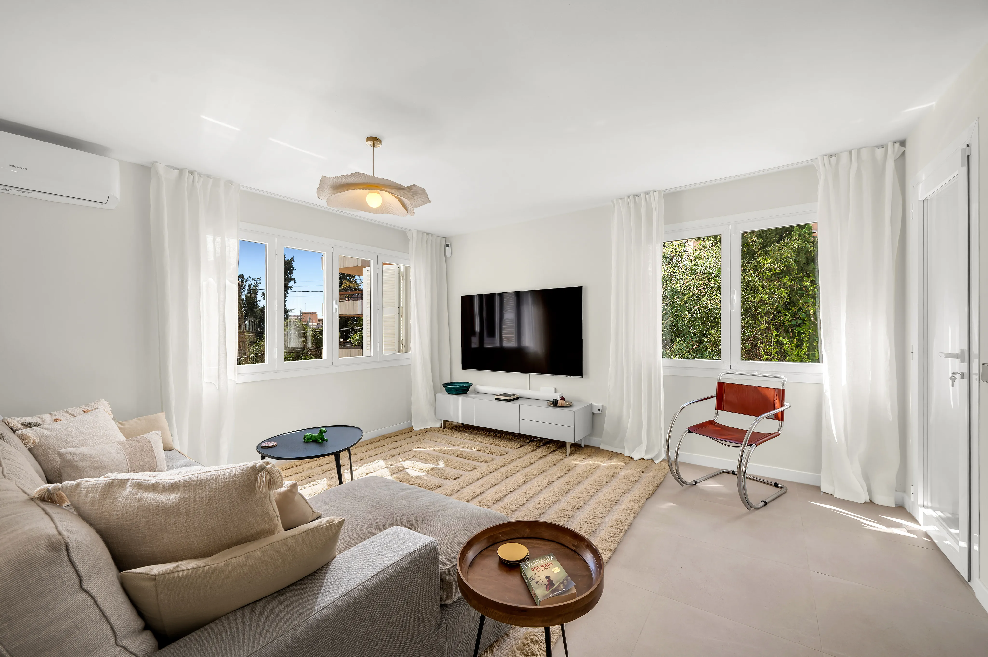 Stilfullt renoverad lägenhet nära hamnen i Cala Nova-3