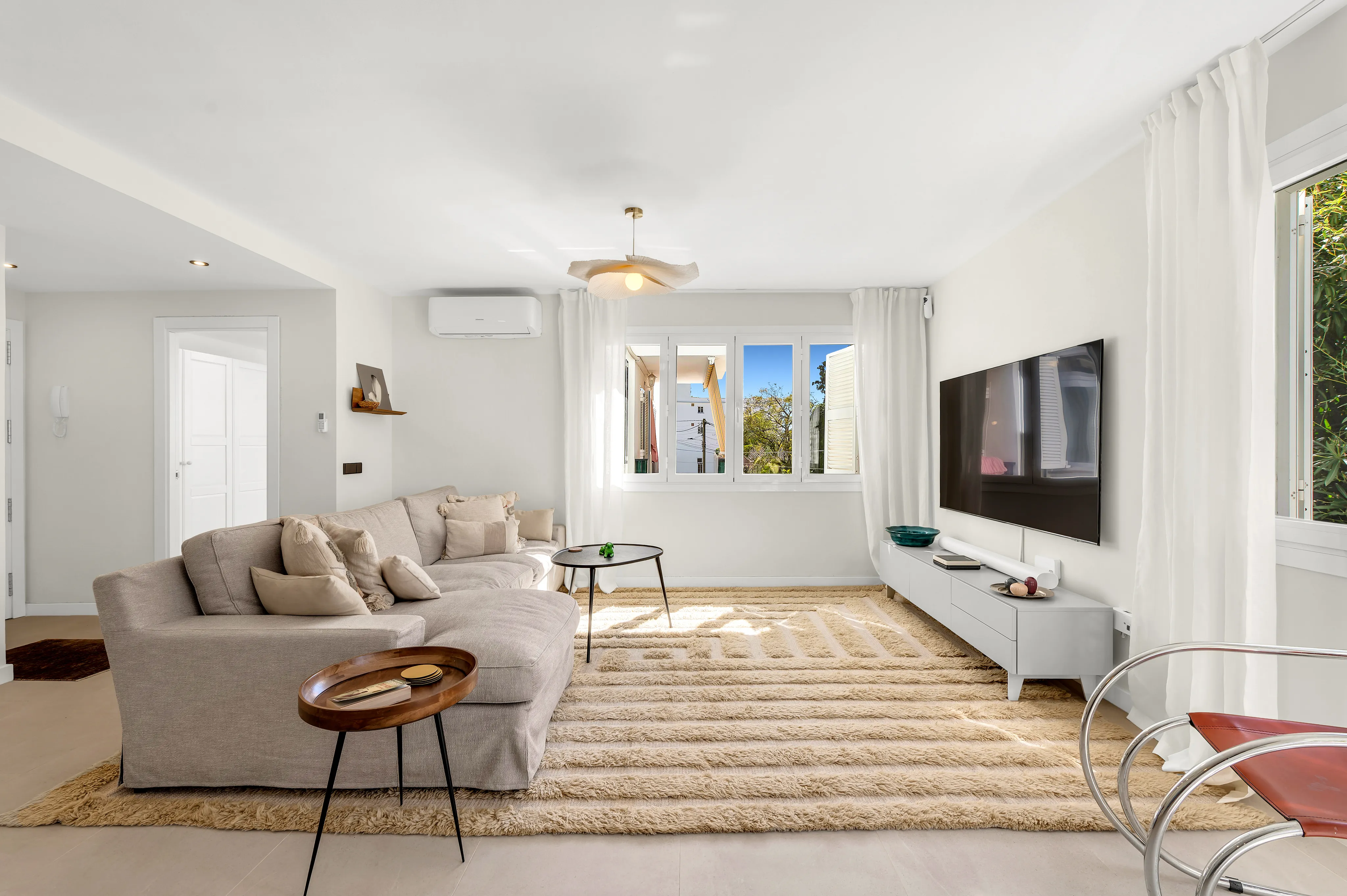 Stilfullt renoverad lägenhet nära hamnen i Cala Nova-2