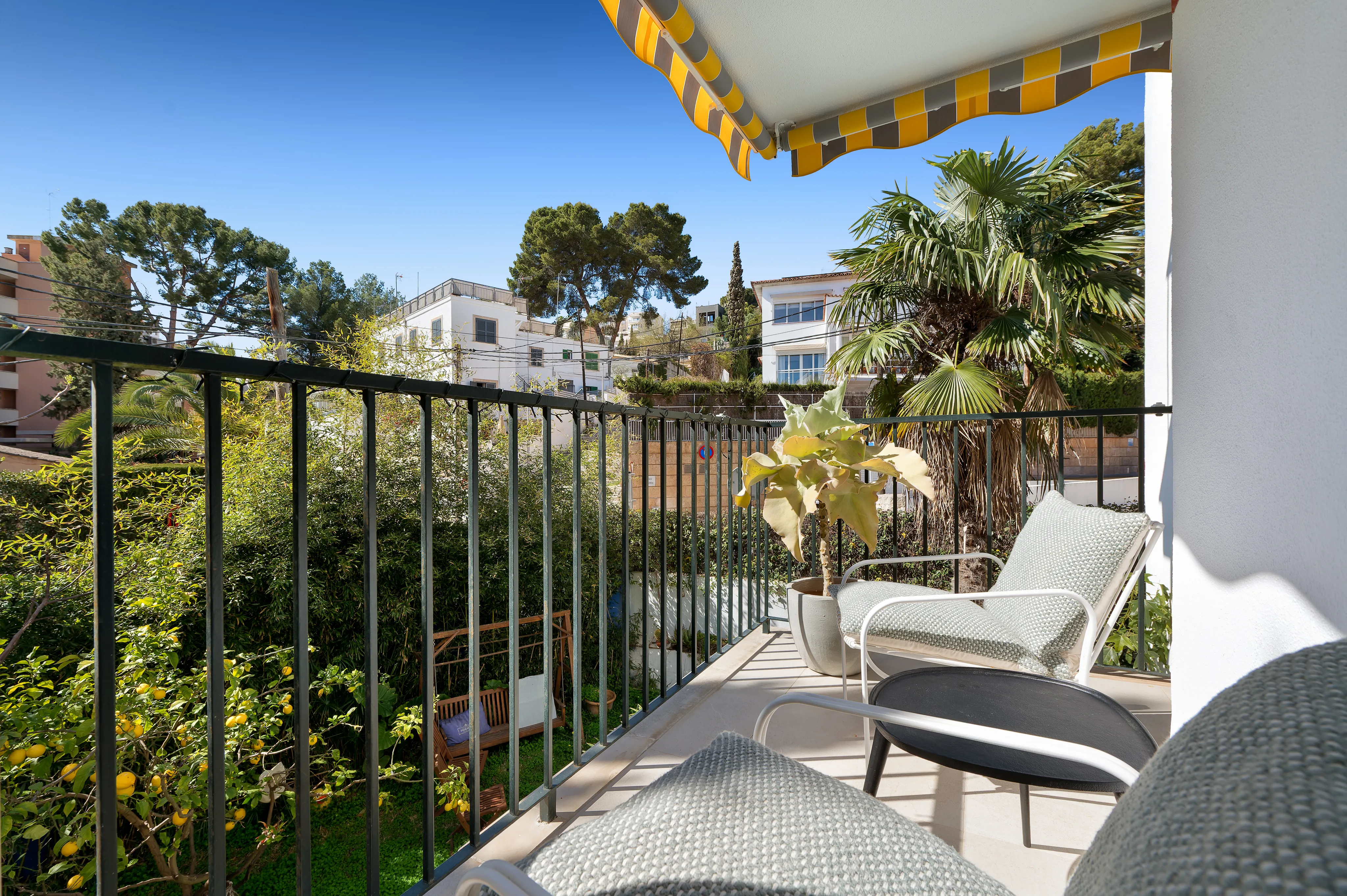 Stilfullt renoverad lägenhet nära hamnen i Cala Nova-1