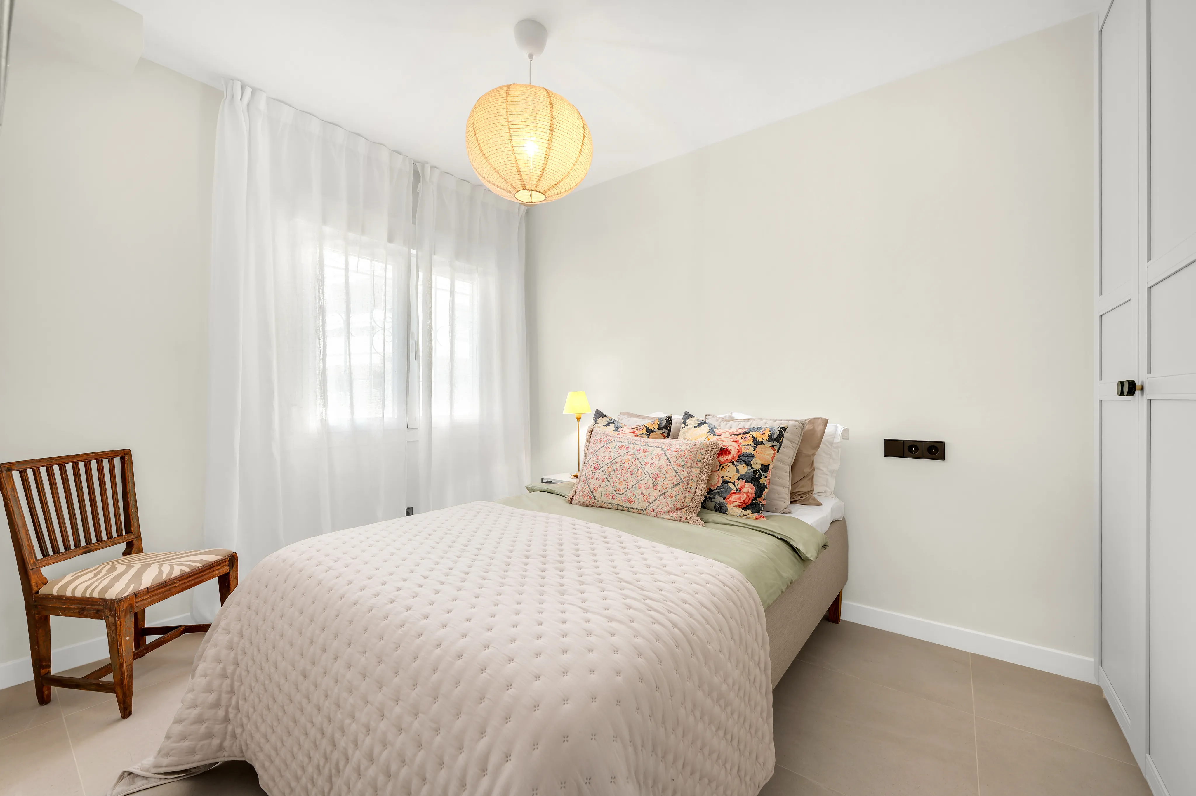 Stilfullt renoverad lägenhet nära hamnen i Cala Nova-10