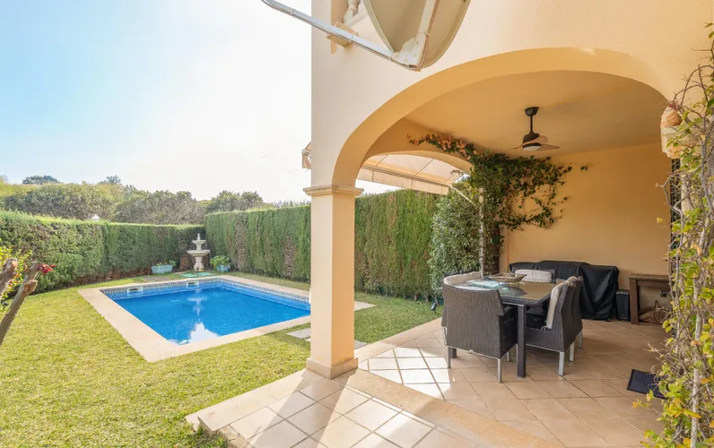 Mediterraan halfvrijstaand huis met zwembad in Puig de Ros