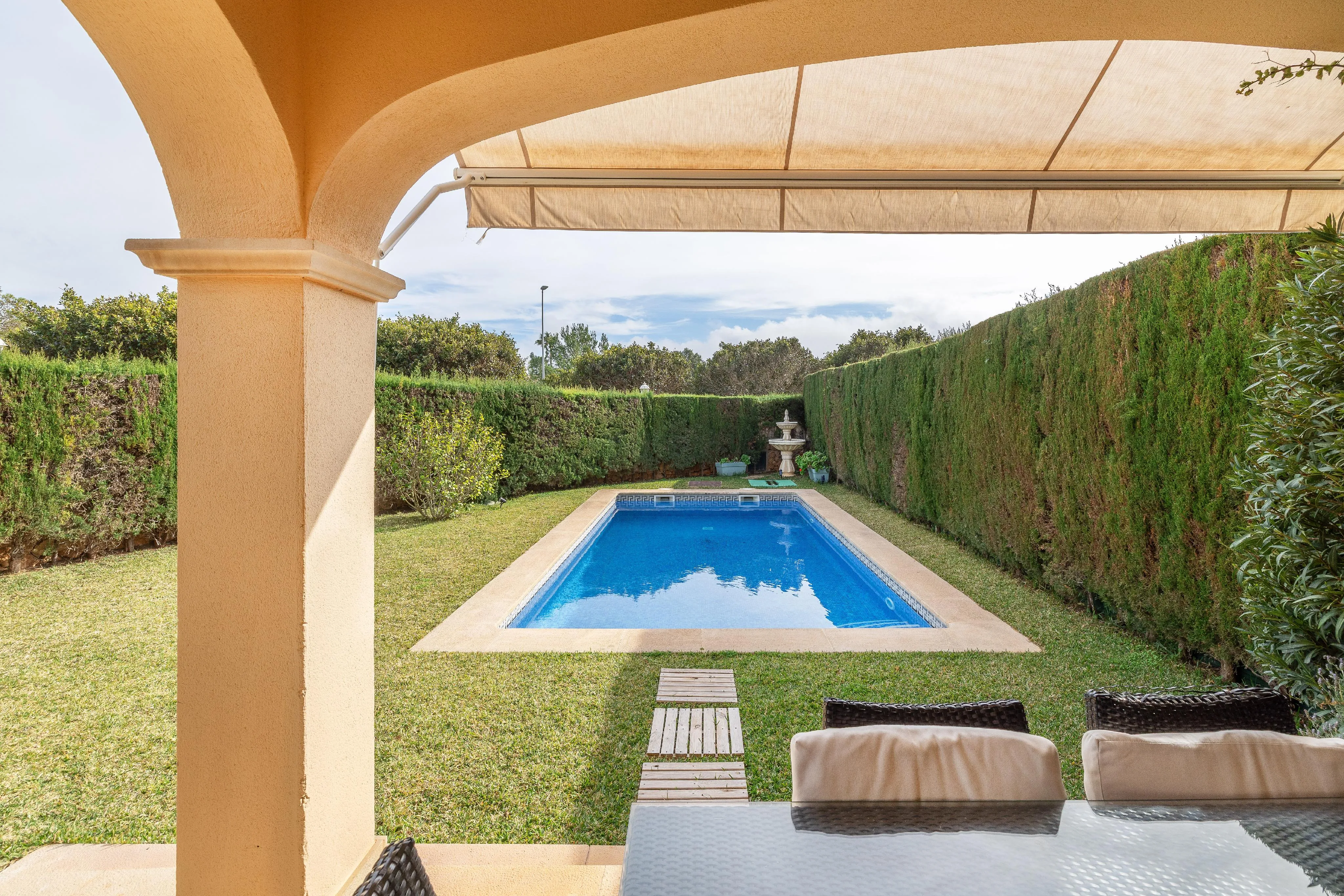 Mediterrane Doppelhaushälfte mit Pool in Puig de Ros-2