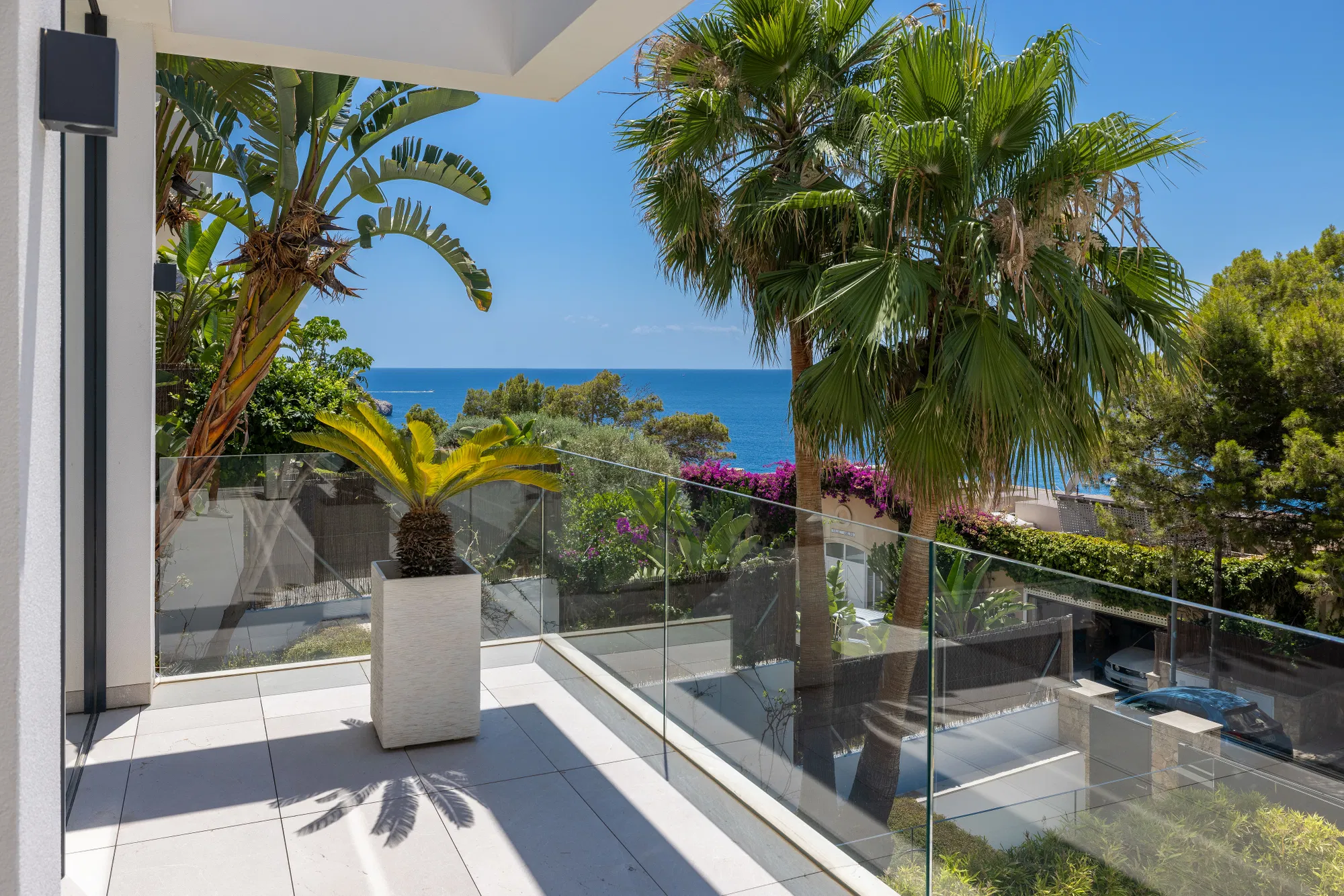 Villa di lusso in seconda linea di mare con piscina a sfioro e vista spettacolare sul mare-21