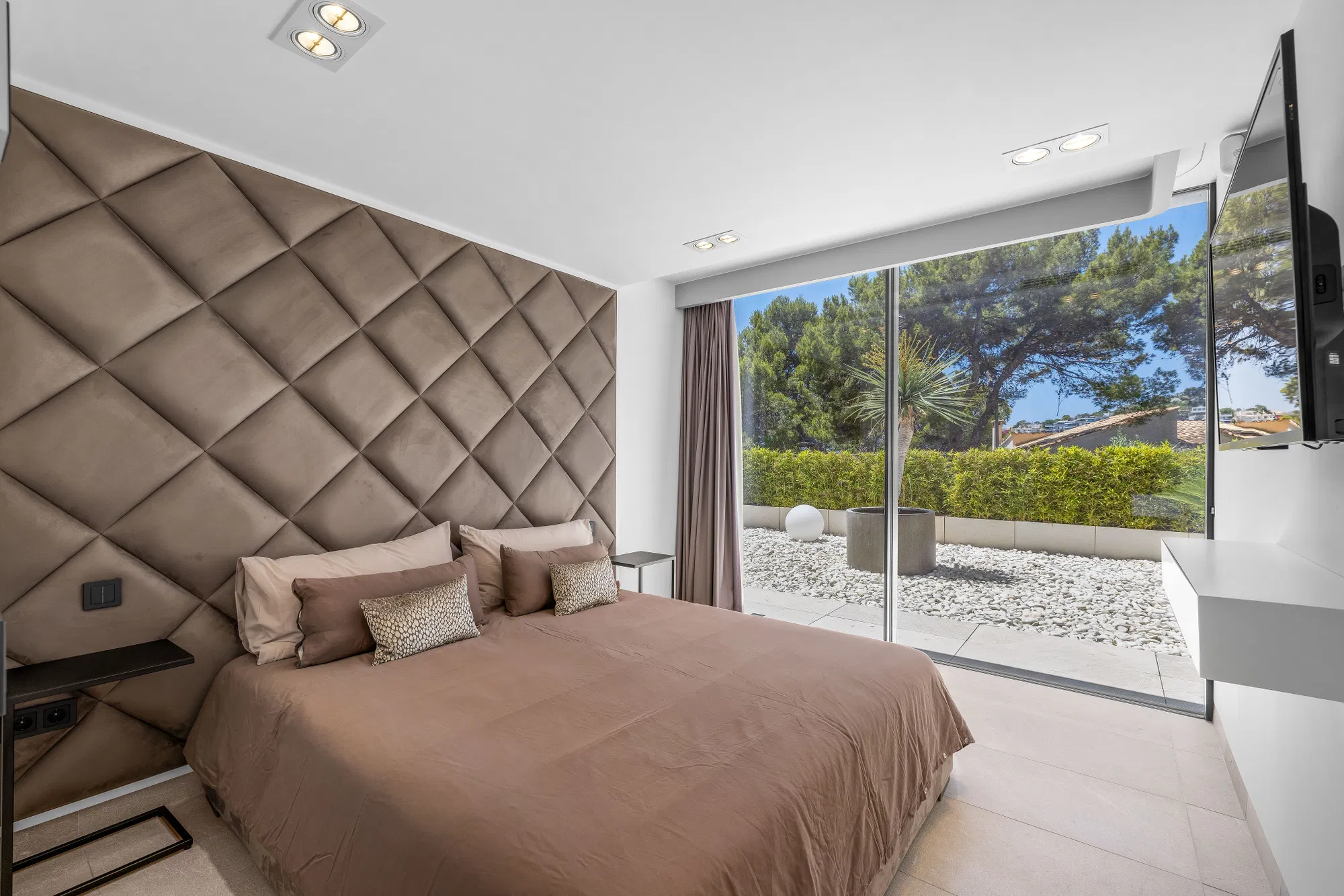 Villa di lusso in seconda linea di mare con piscina a sfioro e vista spettacolare sul mare-10