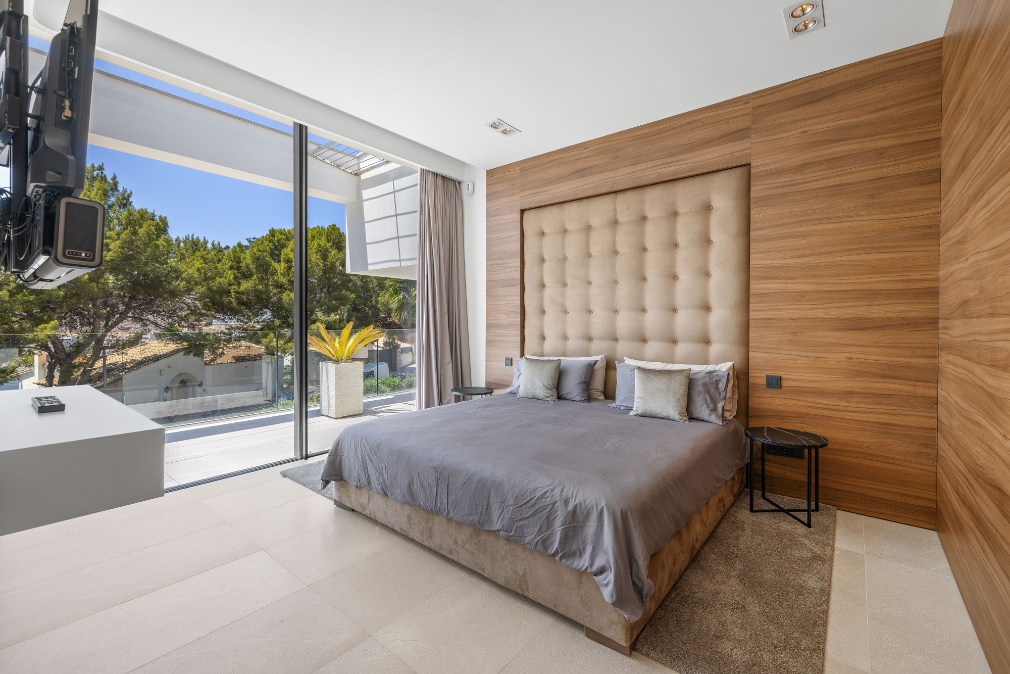 Villa di lusso in seconda linea di mare con piscina a sfioro e vista spettacolare sul mare-15