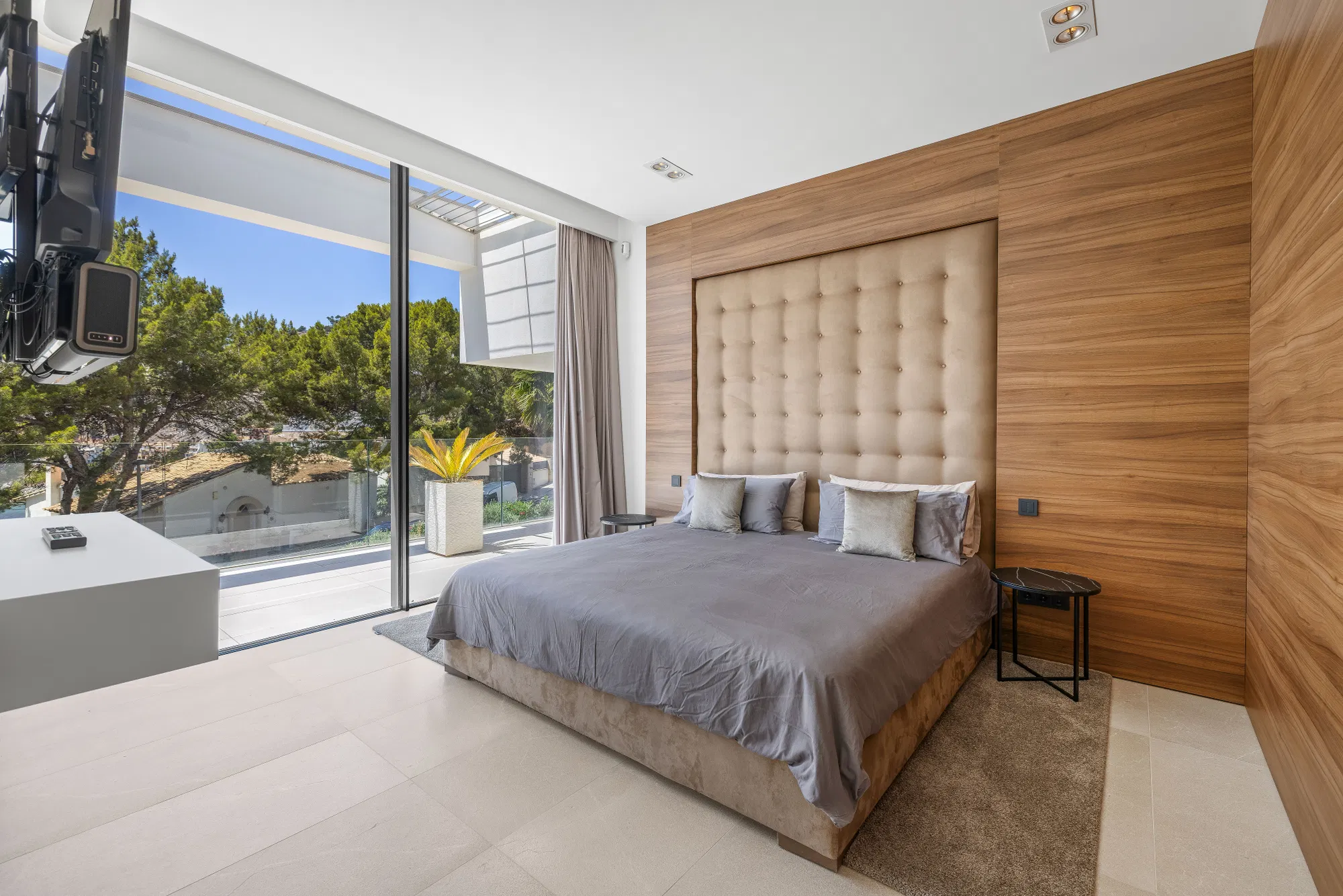 Villa di lusso in seconda linea di mare con piscina a sfioro e vista spettacolare sul mare-15
