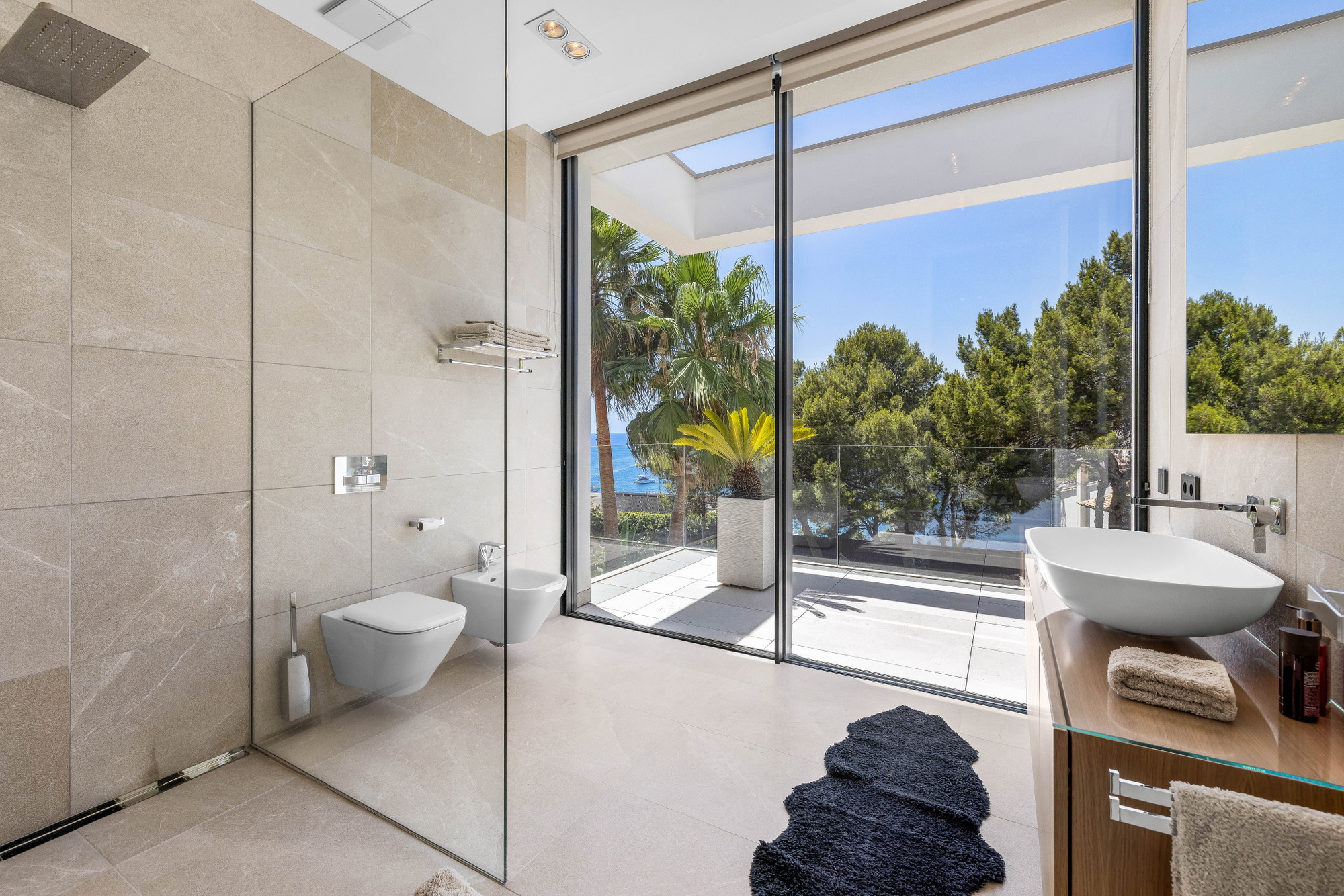 Villa di lusso in seconda linea di mare con piscina a sfioro e vista spettacolare sul mare-16