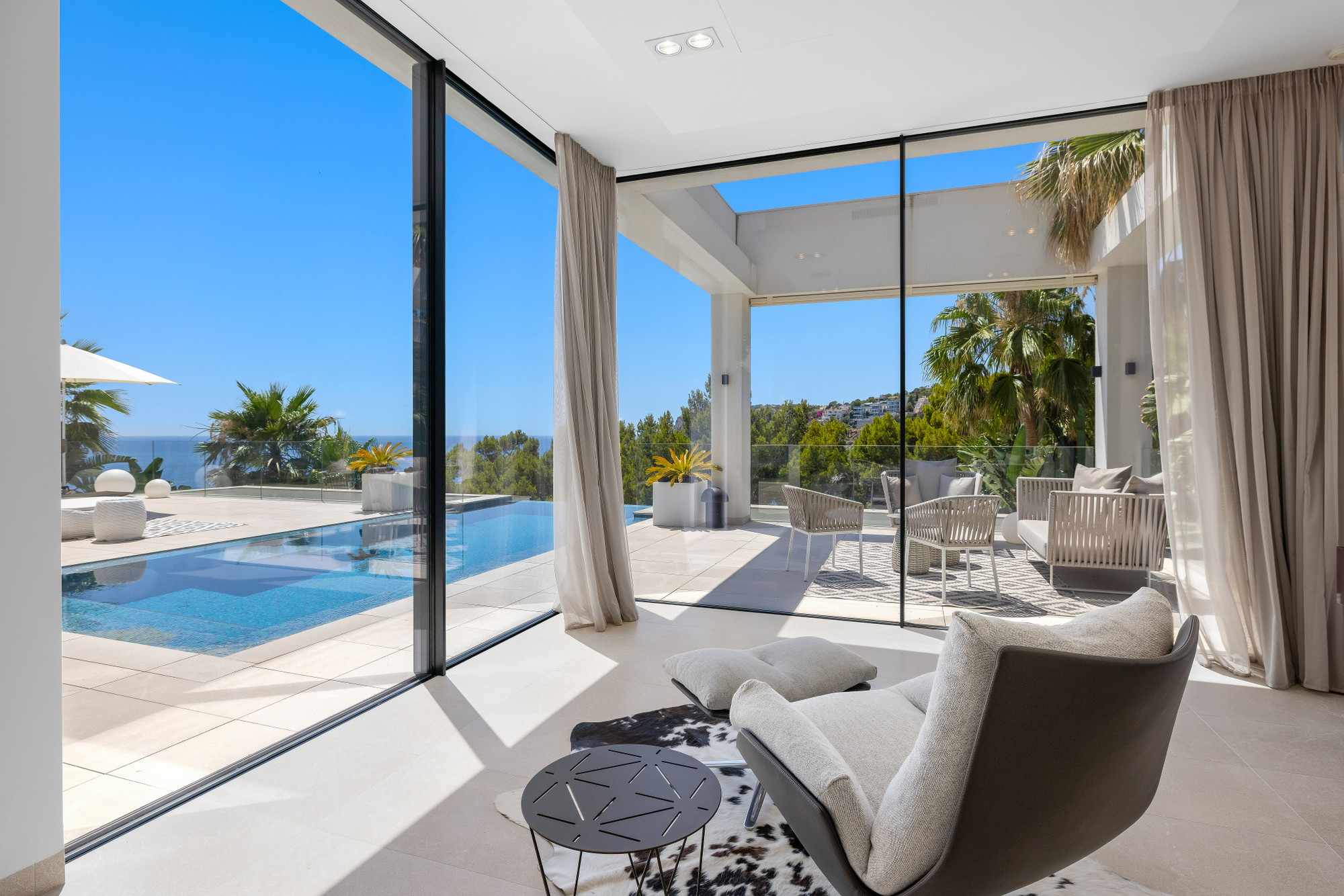 Villa di lusso in seconda linea di mare con piscina a sfioro e vista spettacolare sul mare-23