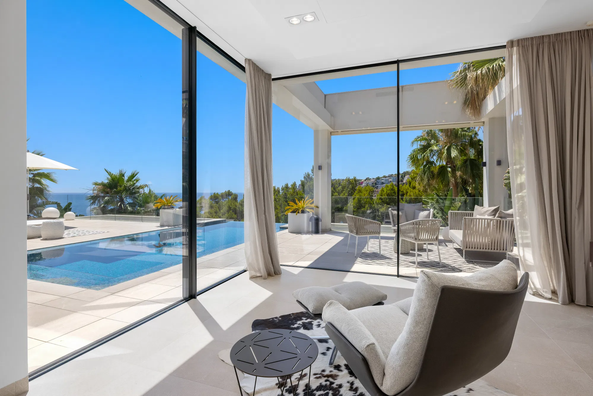 Villa di lusso in seconda linea di mare con piscina a sfioro e vista spettacolare sul mare-23