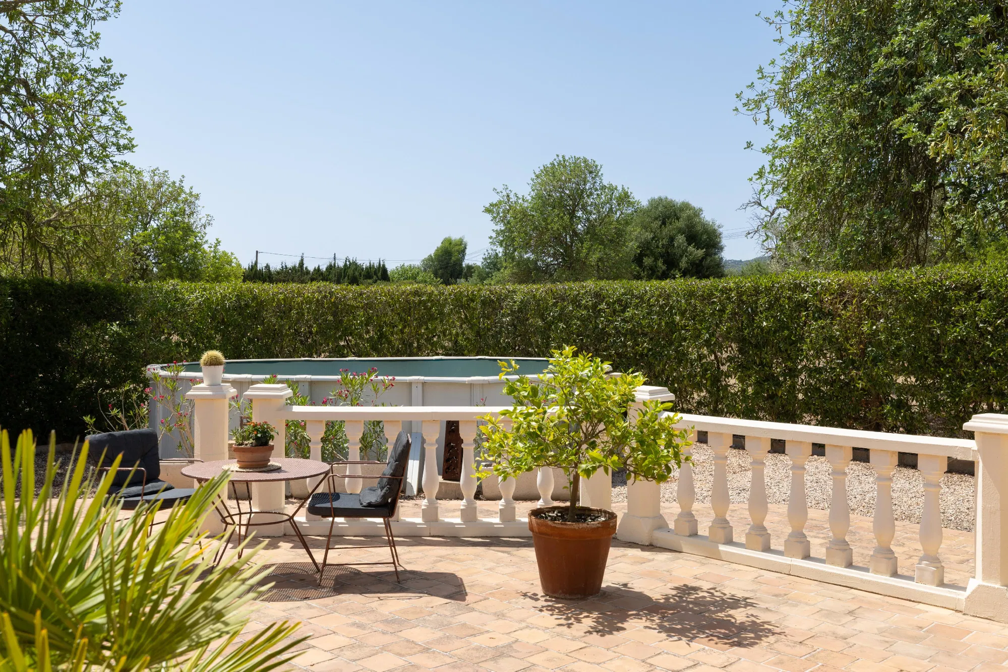 Una casa de pagès renovada amb vistes impressionants-3