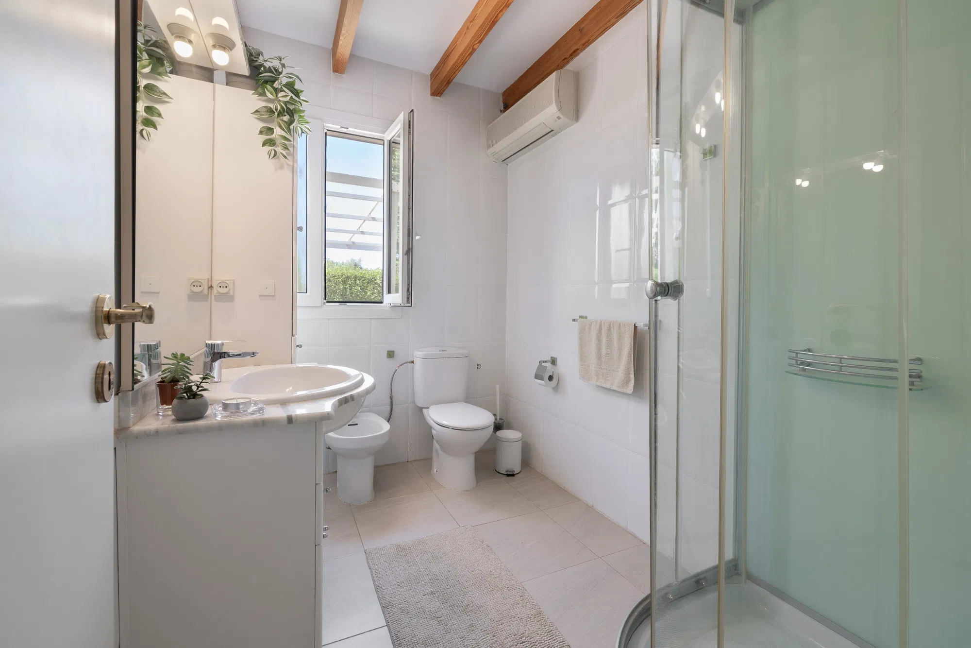 Una casa de pagès renovada amb vistes impressionants-8