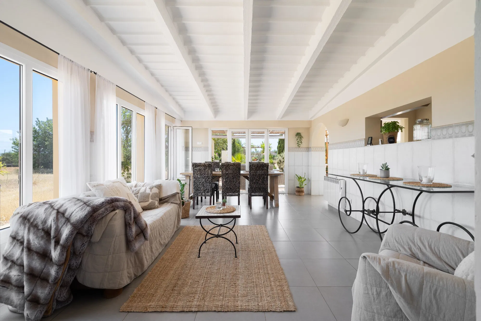 Una casa de pagès renovada amb vistes impressionants-5