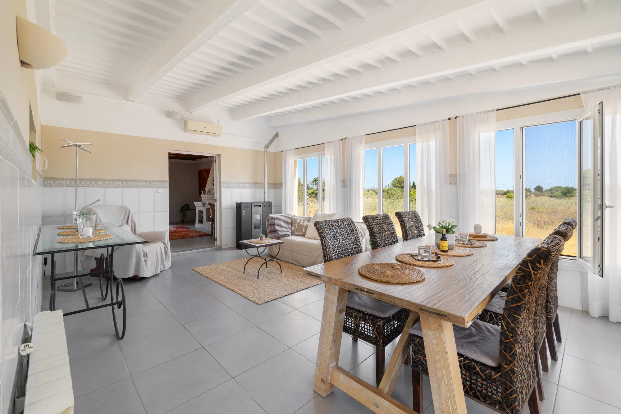 Una casa de pagès renovada amb vistes impressionants-6