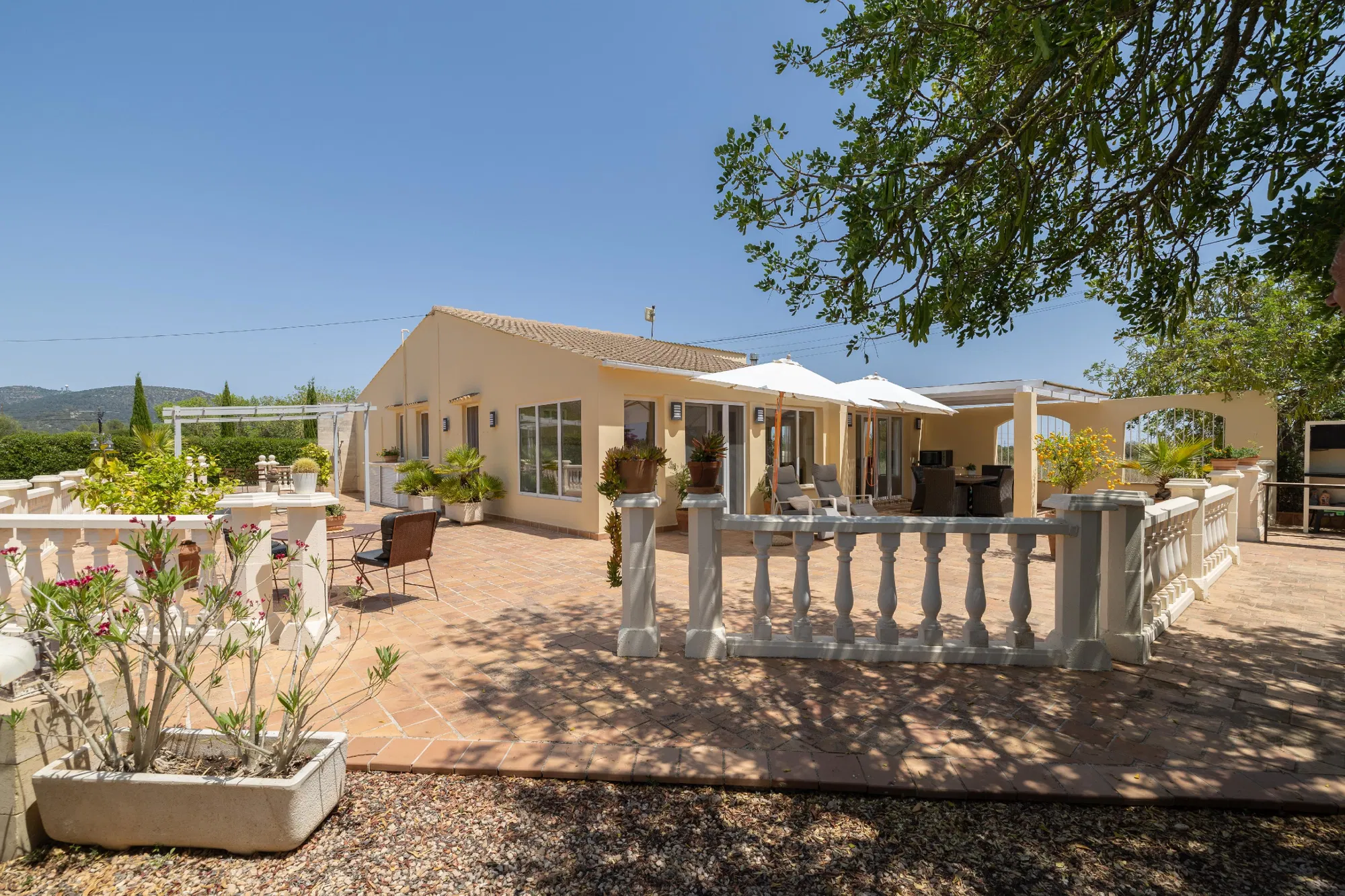 Una casa de pagès renovada amb vistes impressionants-1