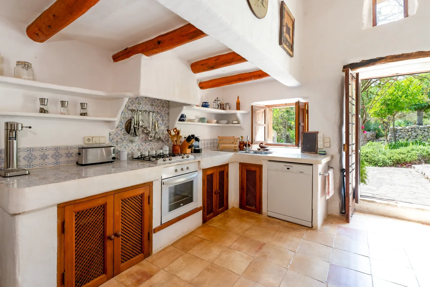 Propriété authentique avec maison d'hôtes et vue sur la mer-7