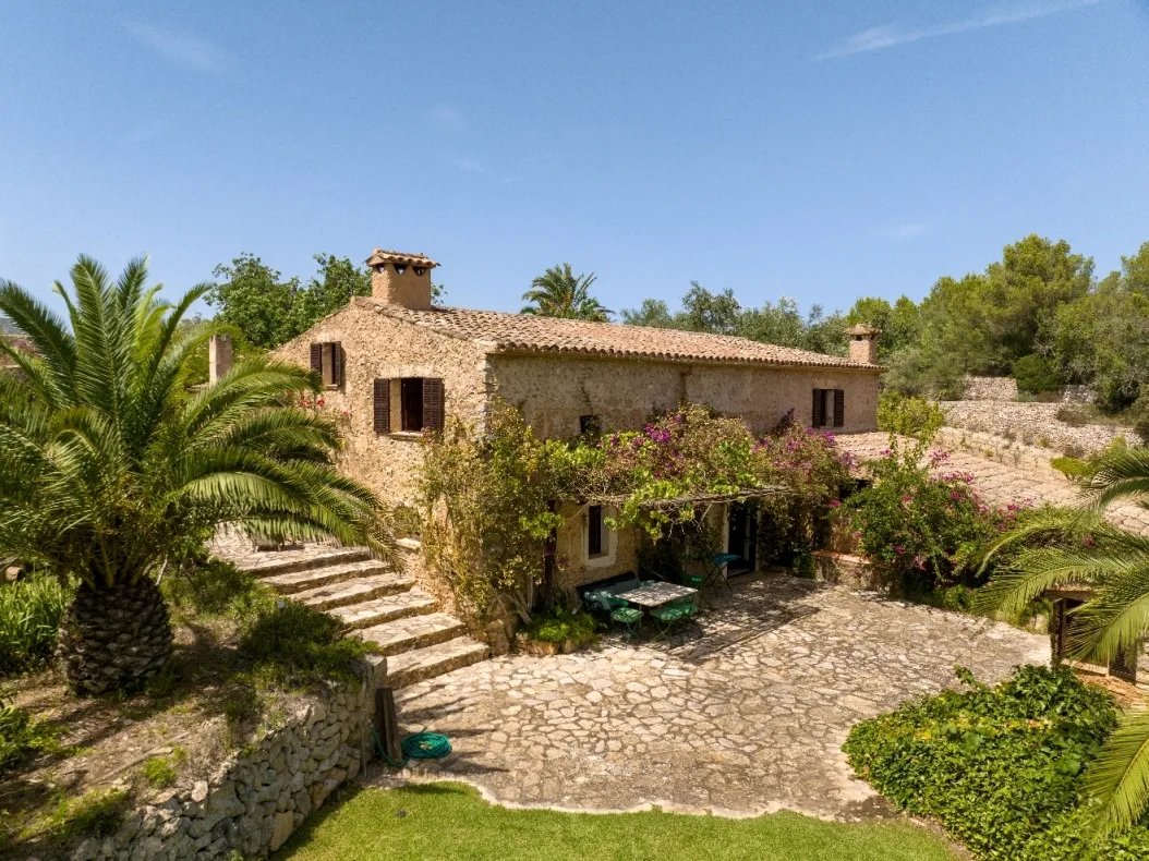 Autèntica propietat amb casa de convidats i vistes al mar-1