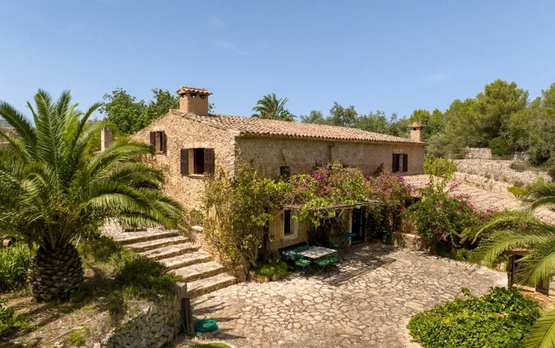 Auténtica propiedad con casa de invitados y vistas al mar