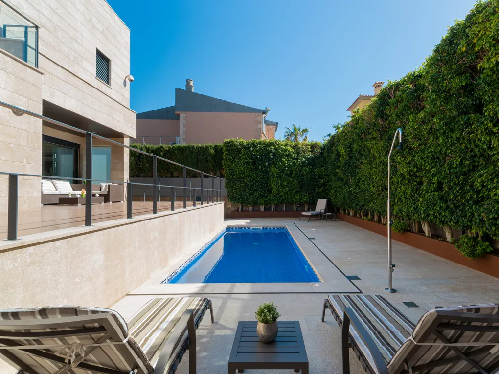 Beautiful villa with swimming pool close to the beach-4