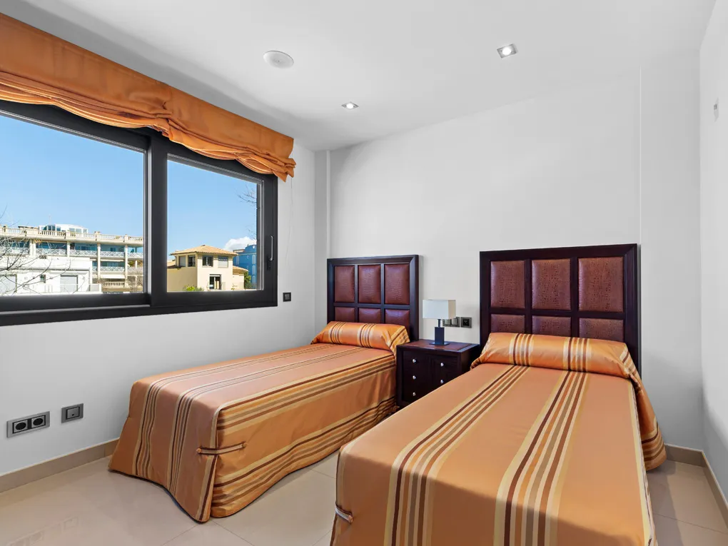 Beautiful villa with swimming pool close to the beach-9