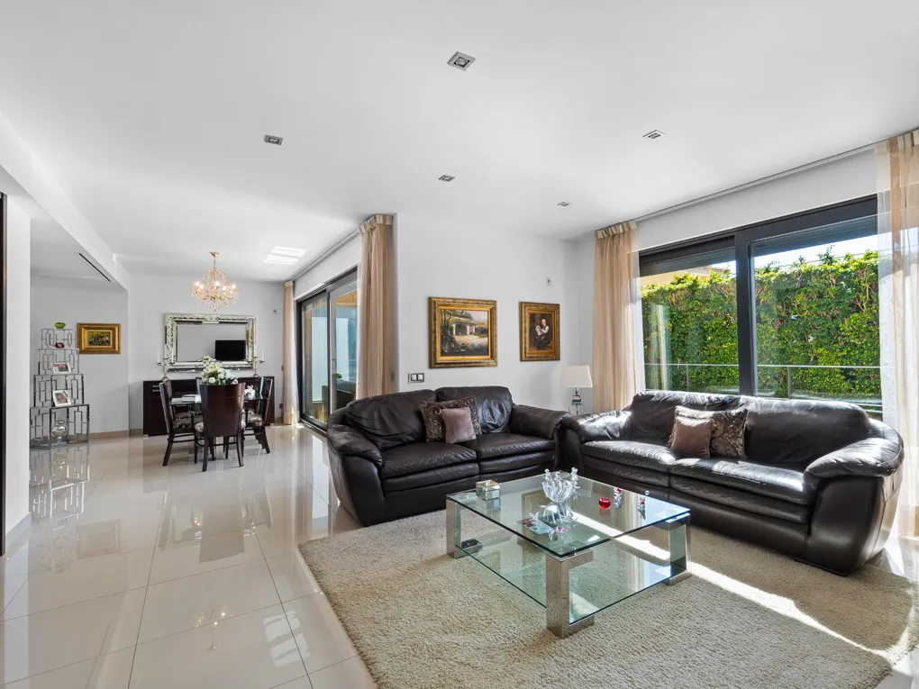 Beautiful villa with swimming pool close to the beach-3